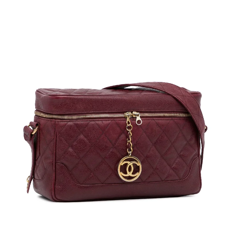 Chanel bags with leather and tweed combinationsChanel Large Quilted Caviar Zip Box Bag (bYsFZH)