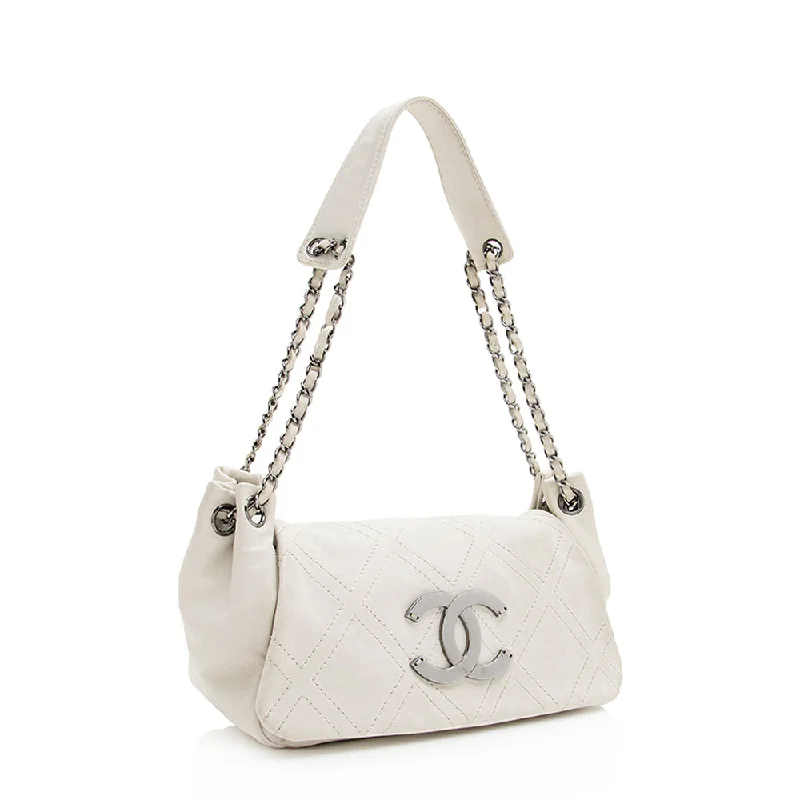 Chanel Chain Strap Handbag for Everyday UseChanel Leather Diamond Stitched Accordion Flap Shoulder Bag (19723)