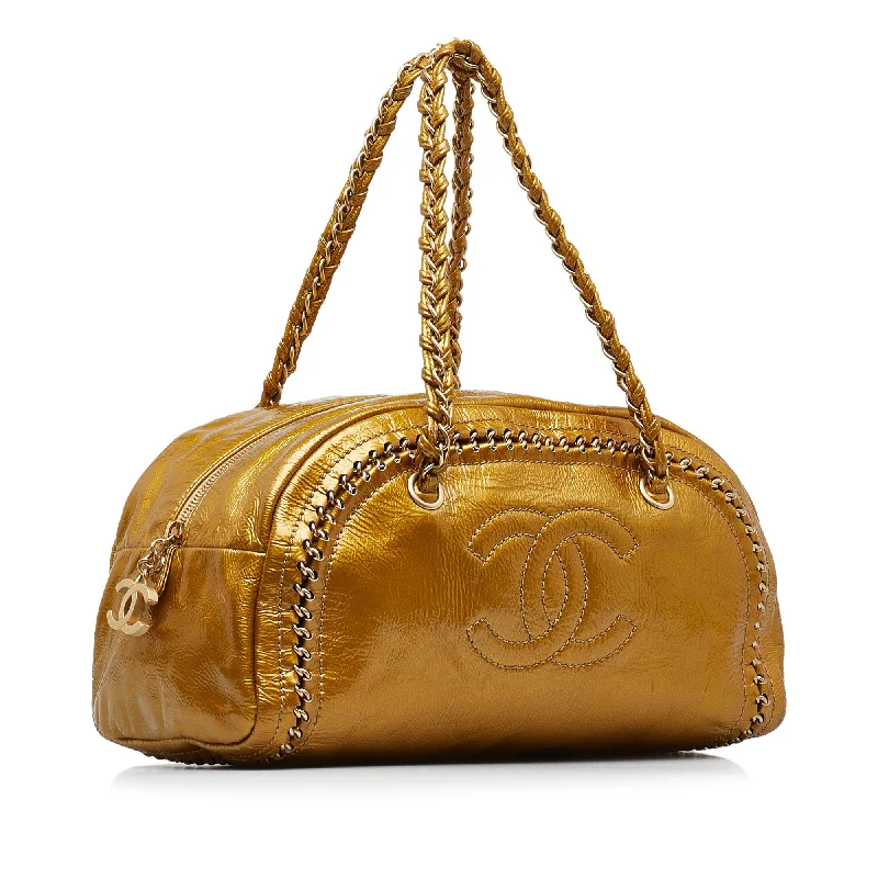 Chanel bags for women who love timeless fashionChanel Luxe Ligne Bowler Bag (PphpRs)