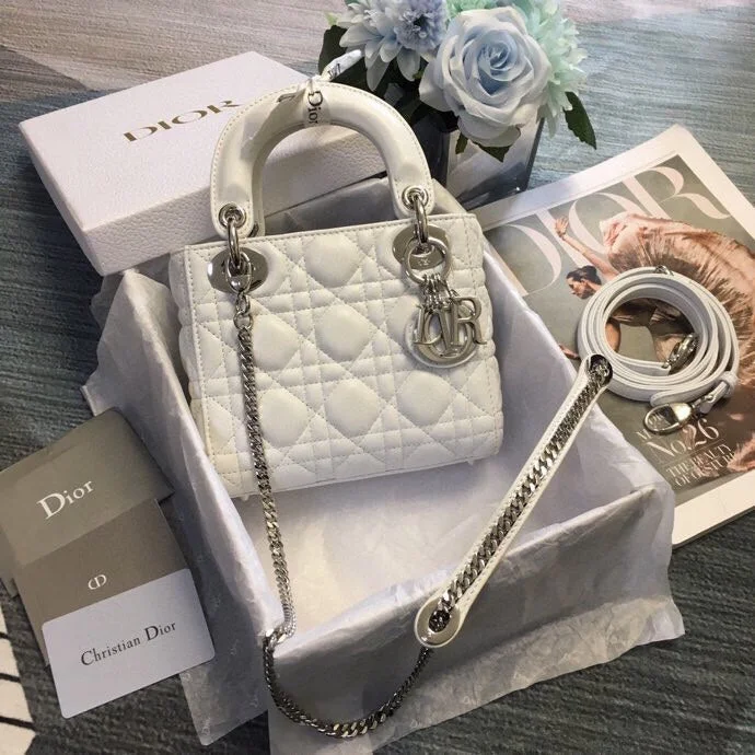 Chanel bags with classic and elegant designsChristian Dior handbags with a removable shoulder strap for versatilityWF - Dior Bags - 427