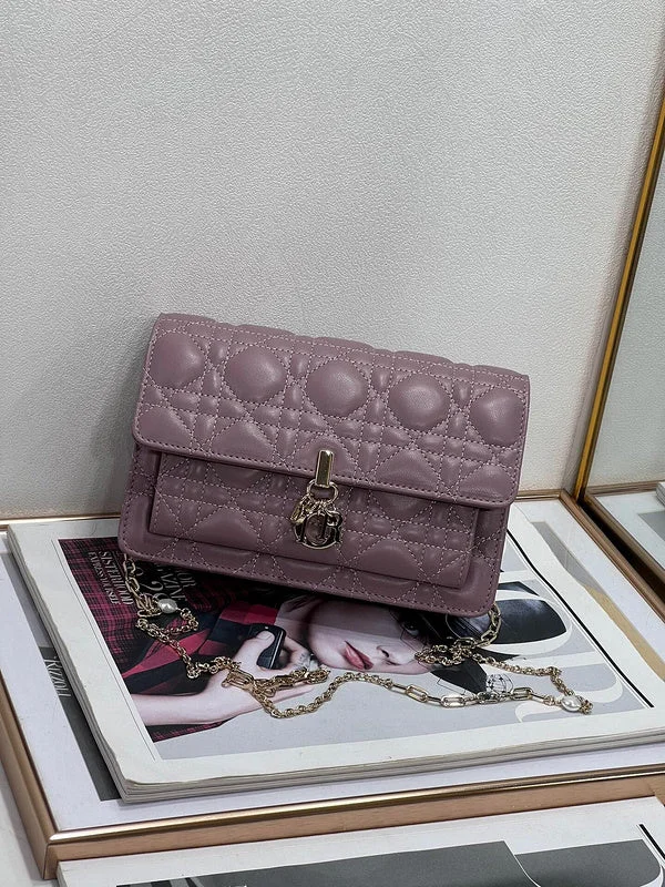 Chanel bags that pair perfectly with any outfitChristian Dior bags with a detachable coin purse insideWF - Dior Bags - 444