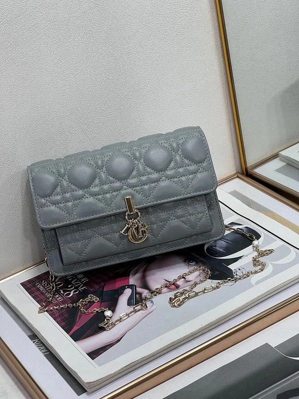 Chanel bags with iconic gold chainsChristian Dior handbags with a detachable mirror for on - the - go touch - upsWF - Dior Bags - 447