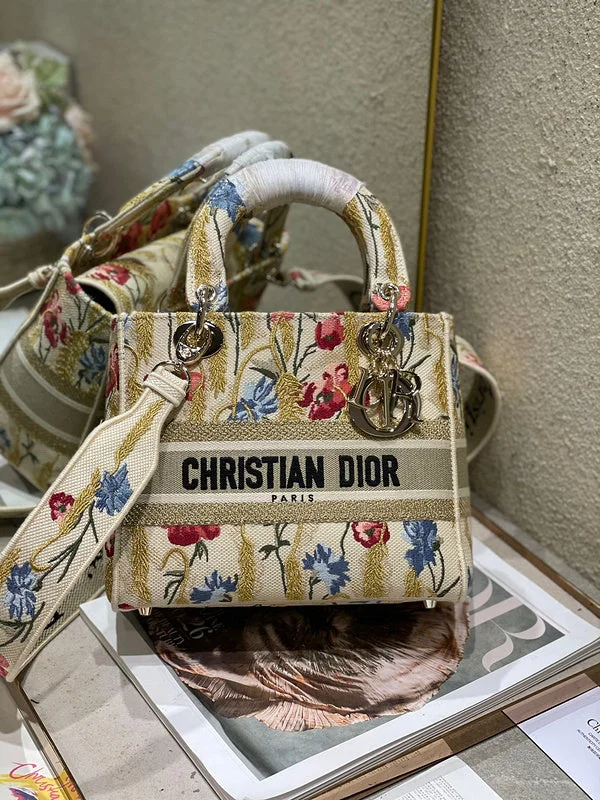 Chanel bags as wedding day accessoriesChristian Dior bags with a side - pocket for holding a water bottleWF - Dior Bags - 451