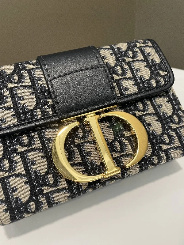 Chanel Classic Flap Bag for Evening PartyChristian Dior Saddle bags with a patent leather finish for a shiny lookDior Montaigne 30 Box Bag Blue Oblique